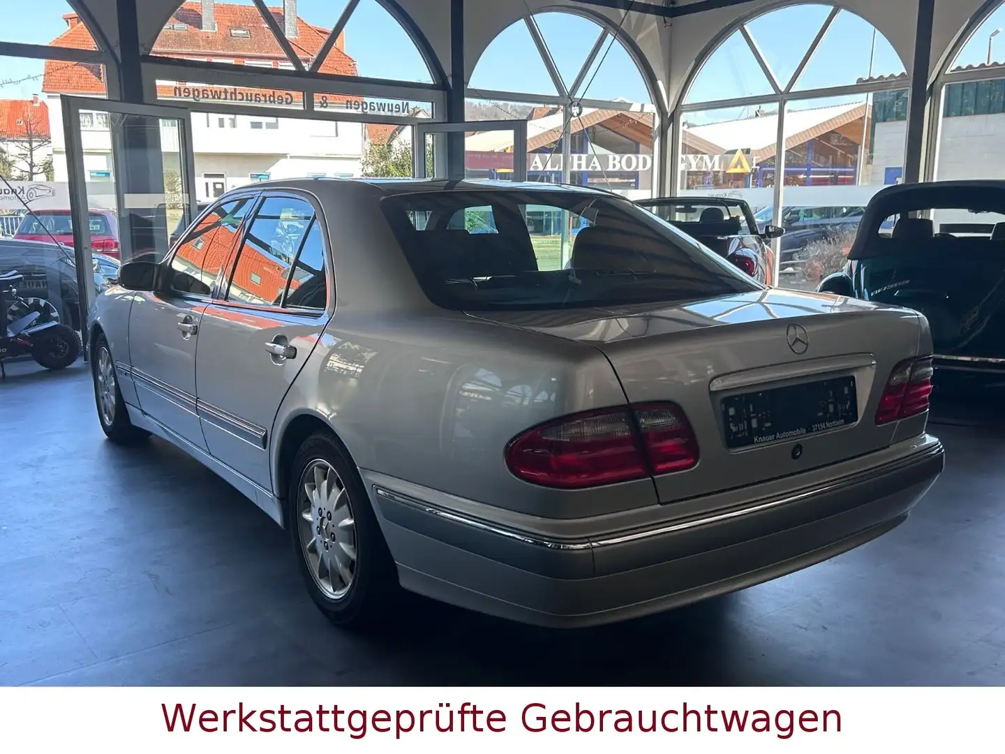Mercedes-Benz E 200 ELEGANCE*Tempo*Klima*2.Hand* Silber - 2
