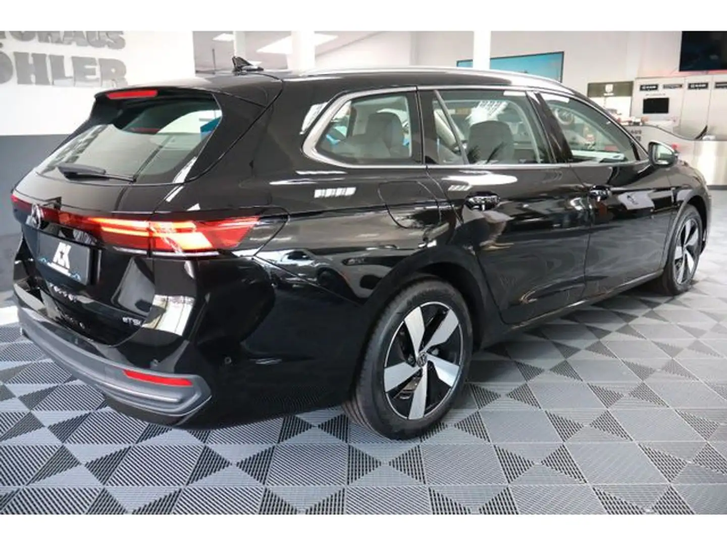 Volkswagen Passat Variant 1.5 eTSI 110 kW Business Massage DSG ACC LED DAB Noir - 2