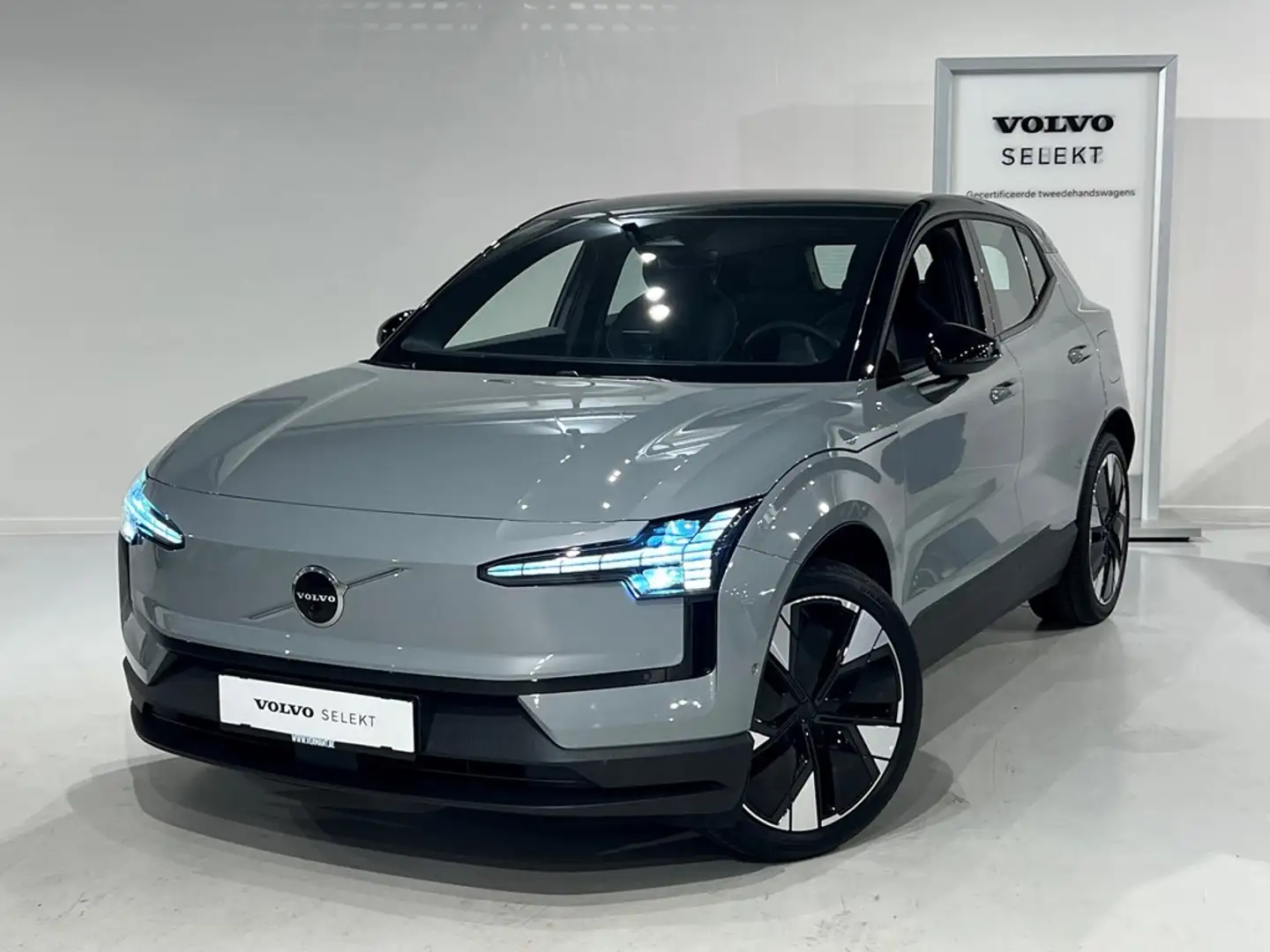 Volvo EX30 Recharge Plus Extended Range Gris - 1