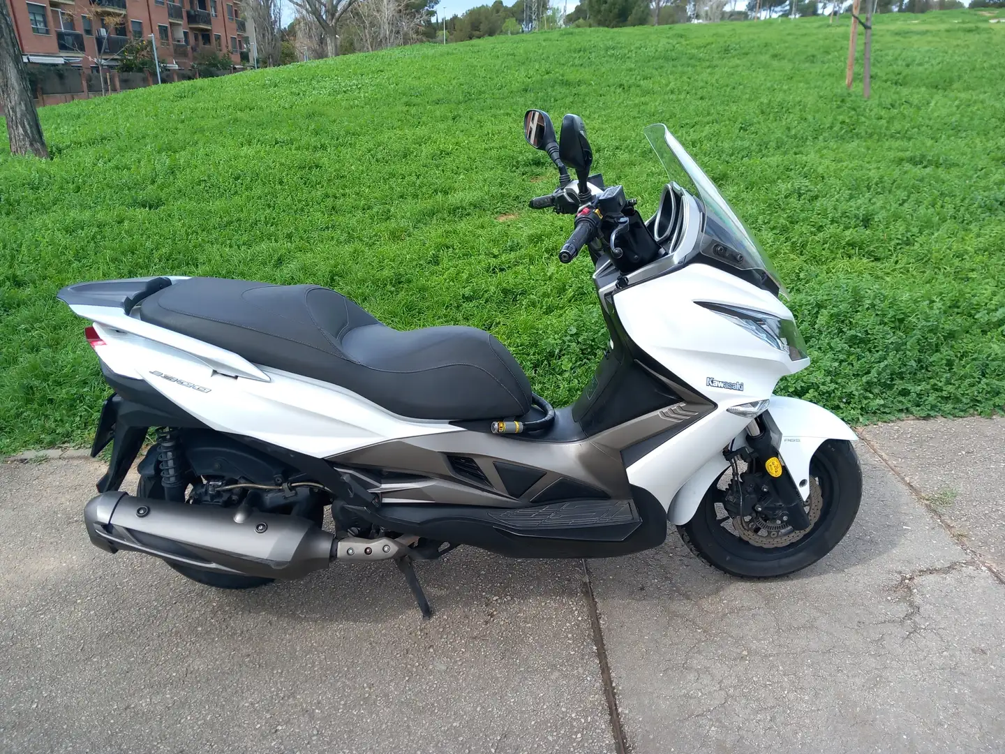 Kawasaki J300 ABS Weiß - 1