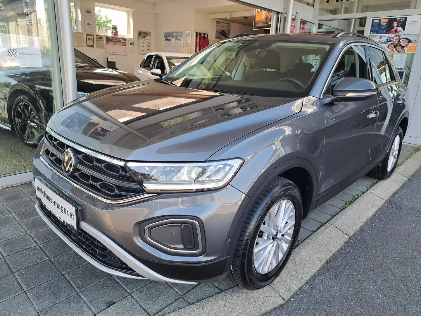 Volkswagen T-Roc Life TSI Grau - 2
