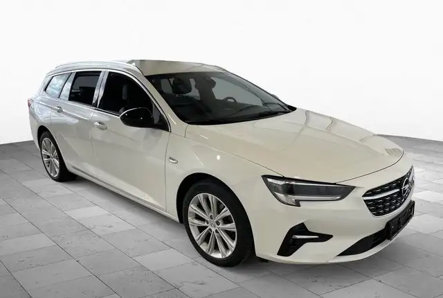 Opel Insignia view 3