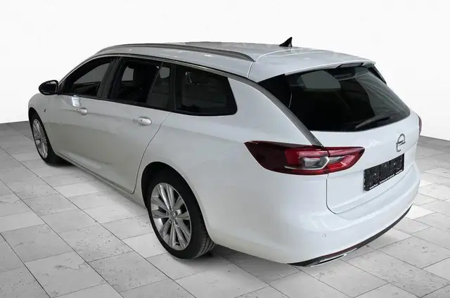 Opel Insignia view 4