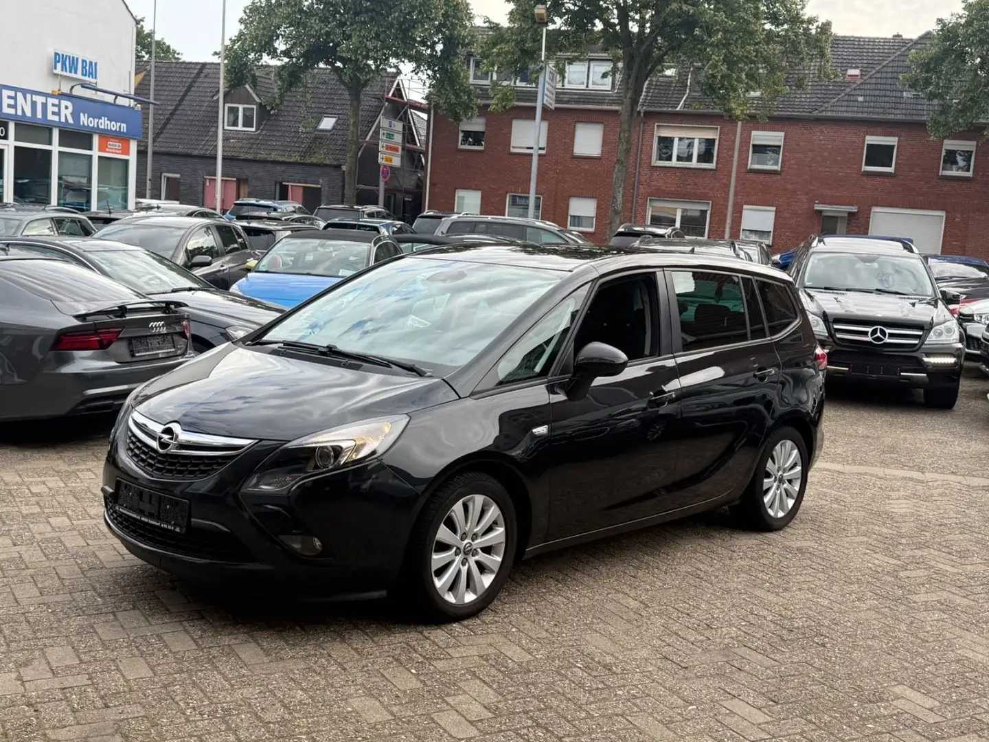 Opel Zafira Tourer Zafira C Tourer*7SITZER*NAVI*KAMERA*AHK*MFL*** Noir - 1