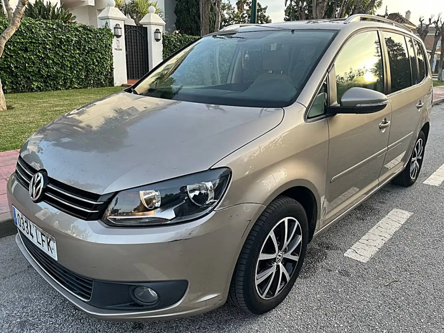 Volkswagen Touran 1.6TDI Advance BMT DSG 105 Beige - 1