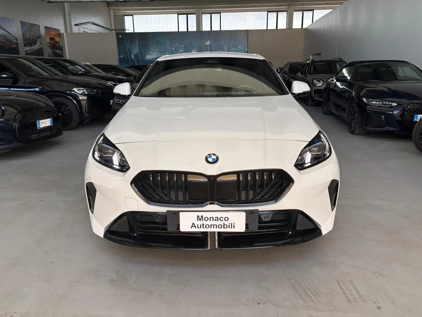BMW 118 Serie 1 F70 118d MSport Pro auto Bianco - 2