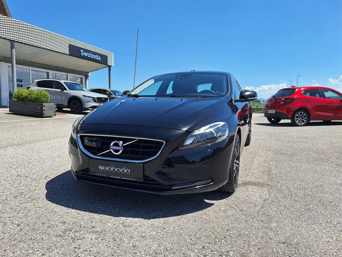 Volvo V40 D3 Momentum Schwarz - 2