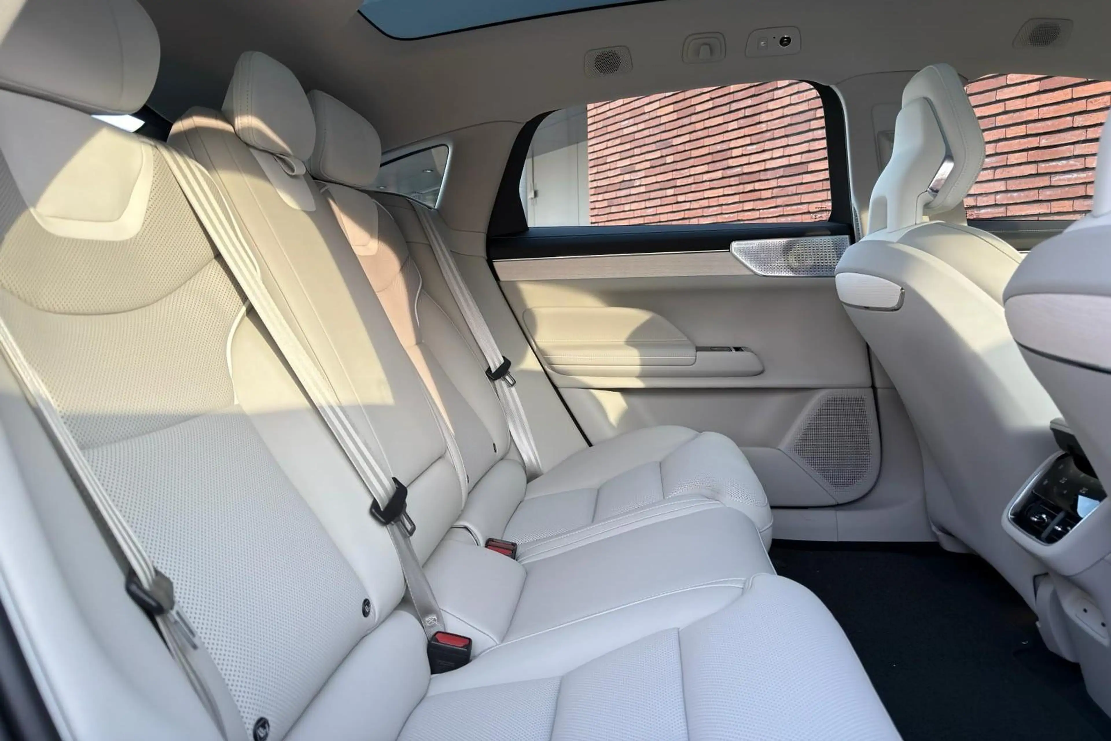 Volvo ES90 Single Motor Extended Range Ultra 92 kWh Luchtveri — photo 7