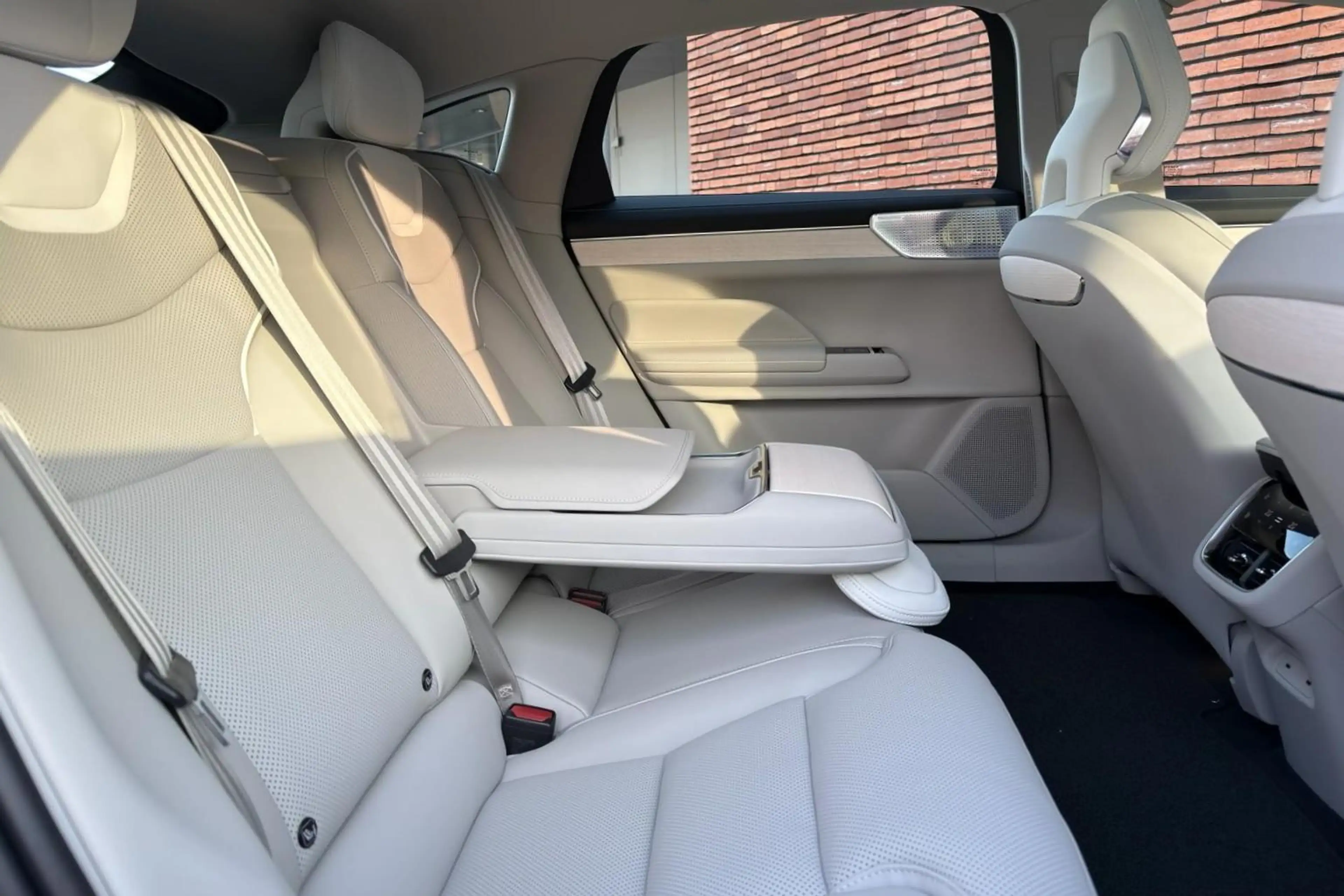 Volvo ES90 Single Motor Extended Range Ultra 92 kWh Luchtveri — photo 8