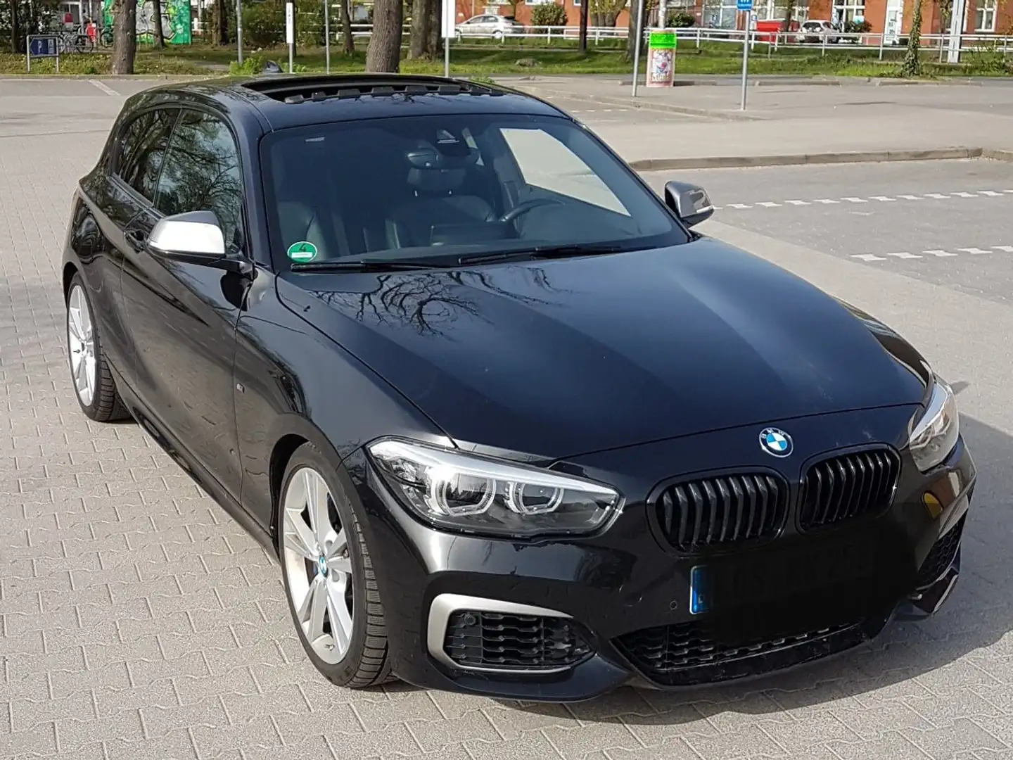 BMW 140 M140i Sport-Aut. Special Edition Fekete - 2
