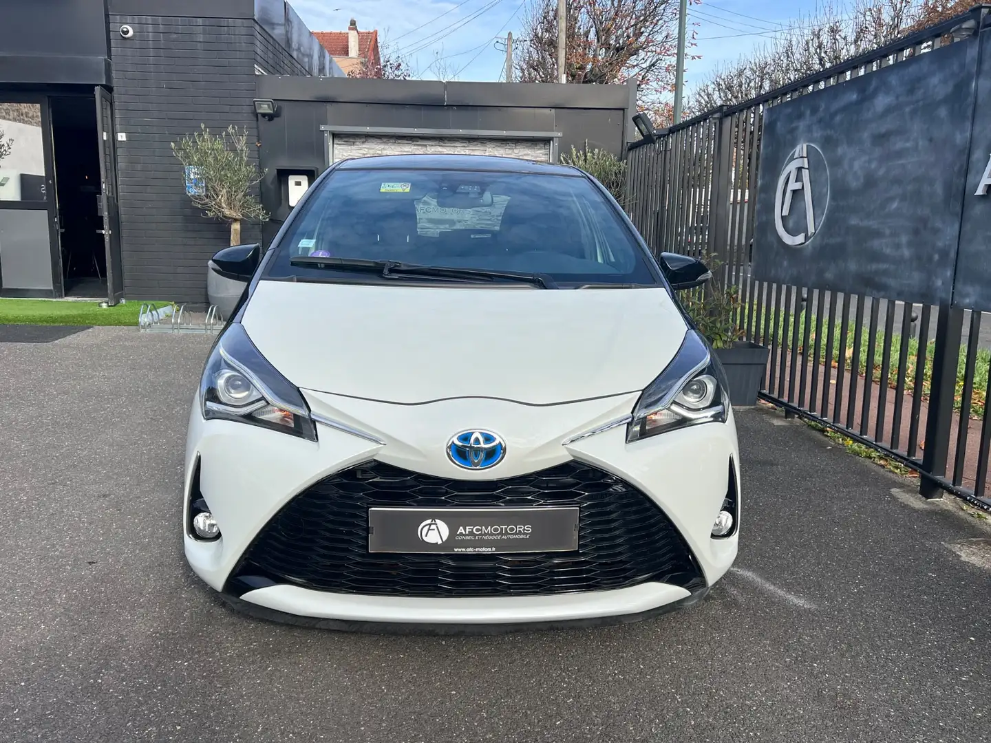Toyota Yaris Collection Hybrid CVT Blanc - 2