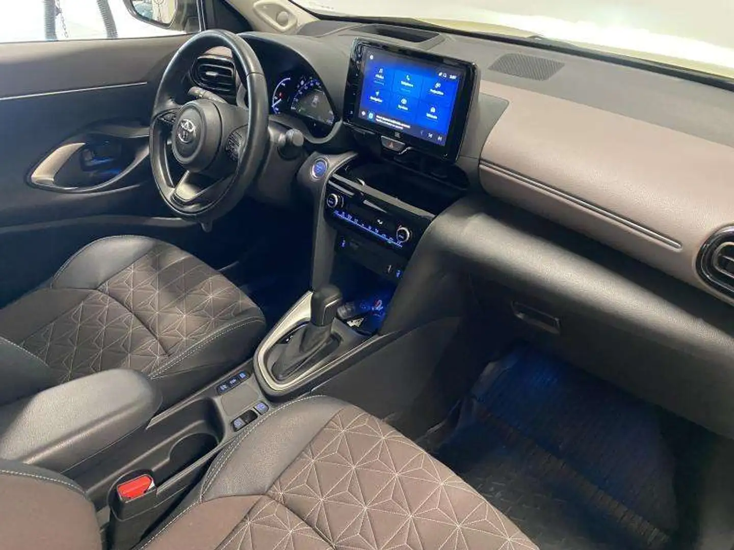 Toyota Yaris Cross AUTOMATIQUE Amarillo - 2