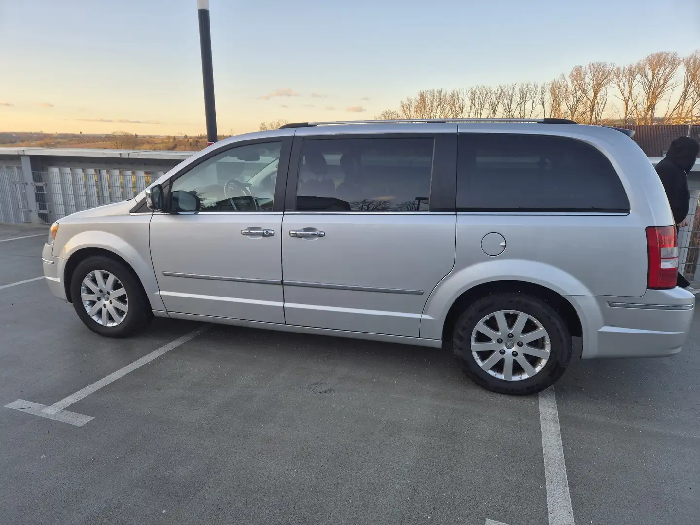 Chrysler Grand Voyager Limited Gris - 2