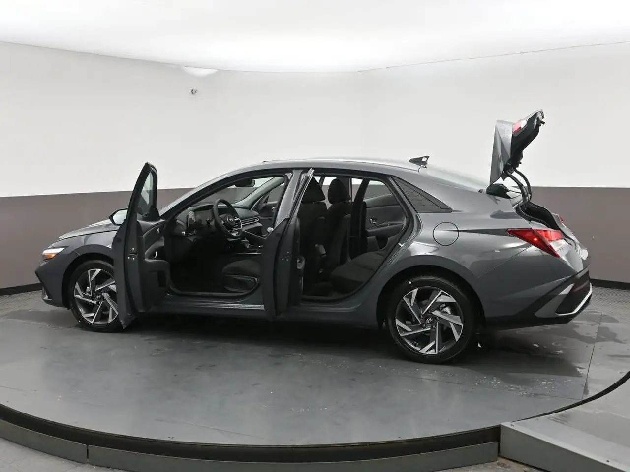 Hyundai ELANTRA снимка Hyundai ELANTRA