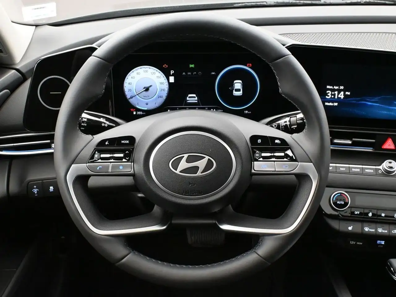 Hyundai ELANTRA снимка Hyundai ELANTRA