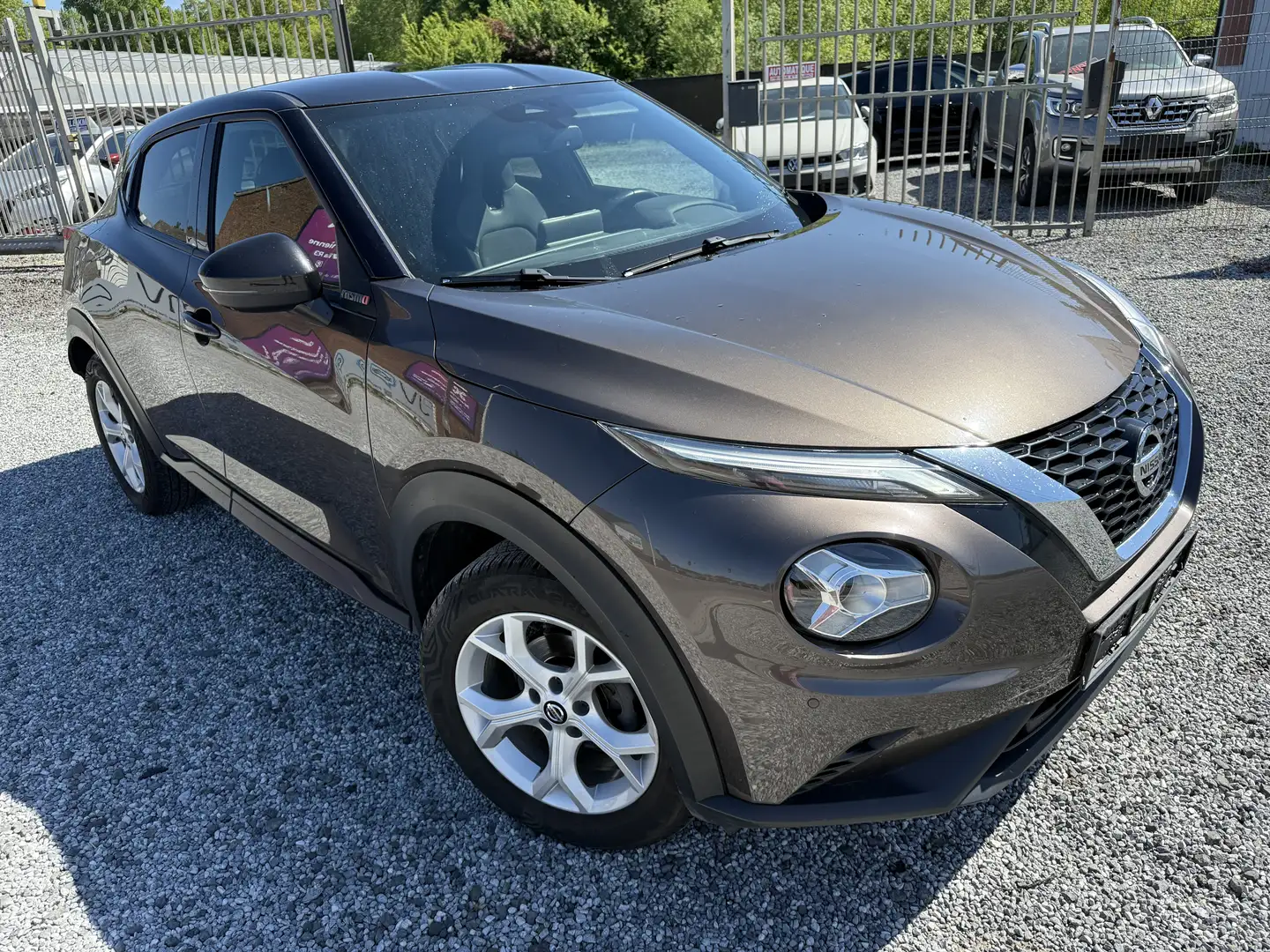 Nissan Juke 1.0 DIG-T 2WD N-DESIGN Brons - 1