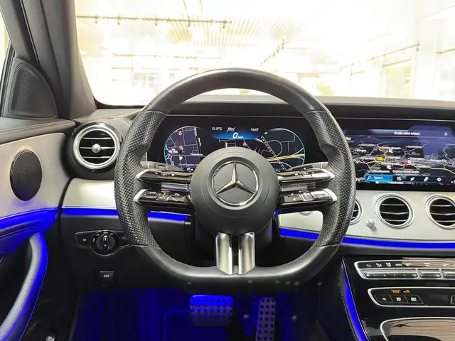 Mercedes-Benz 300 view 10