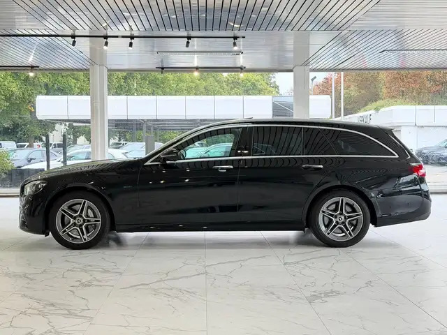 Mercedes-Benz 300 view 3