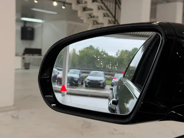 Mercedes-Benz 300 view 9