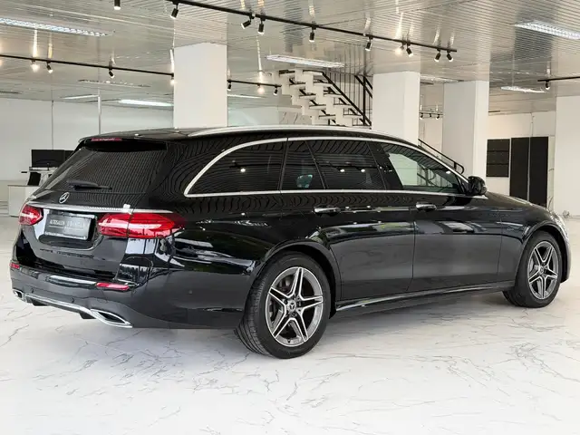Mercedes-Benz 300 view 5