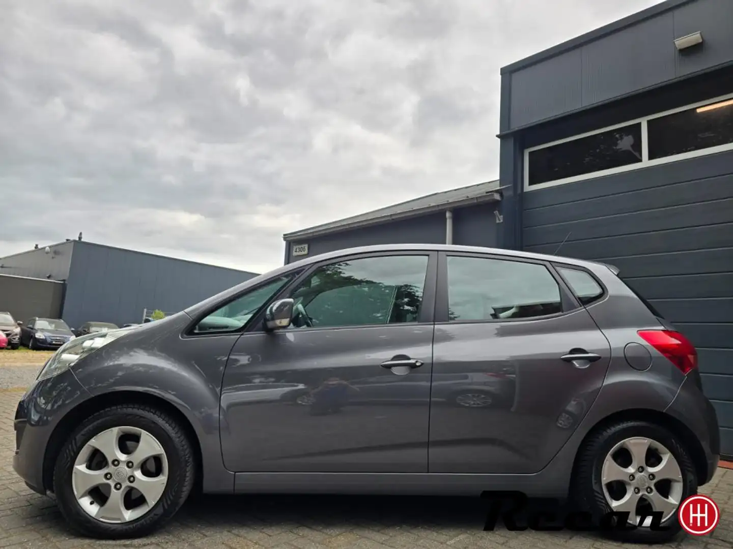 Kia Venga 1.6 CVVT X-tra/Airco/StoeV/5Drs/Pdc/Apk Grau - 2