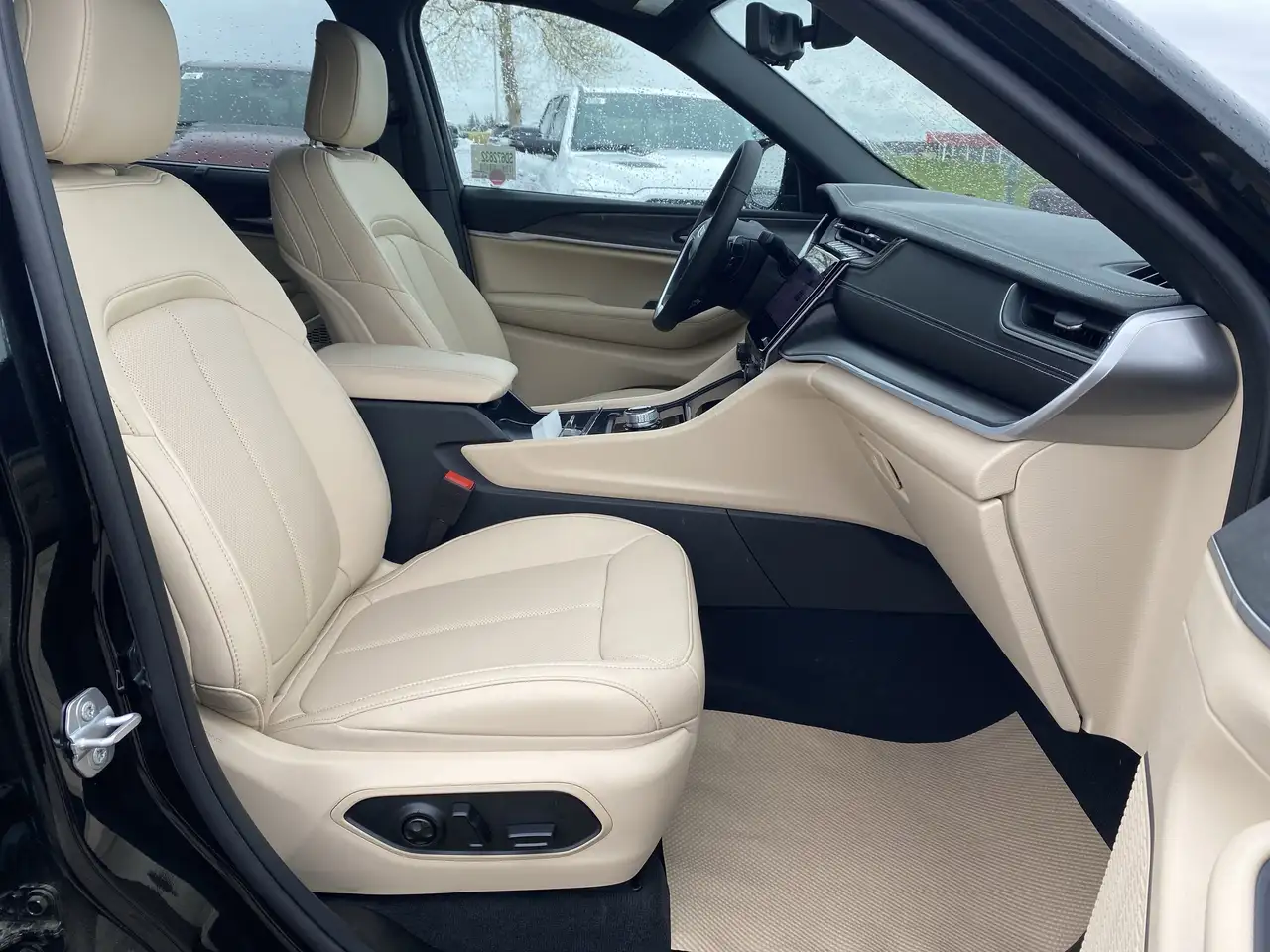 Jeep Grand Cherokee снимка Jeep Grand Cherokee