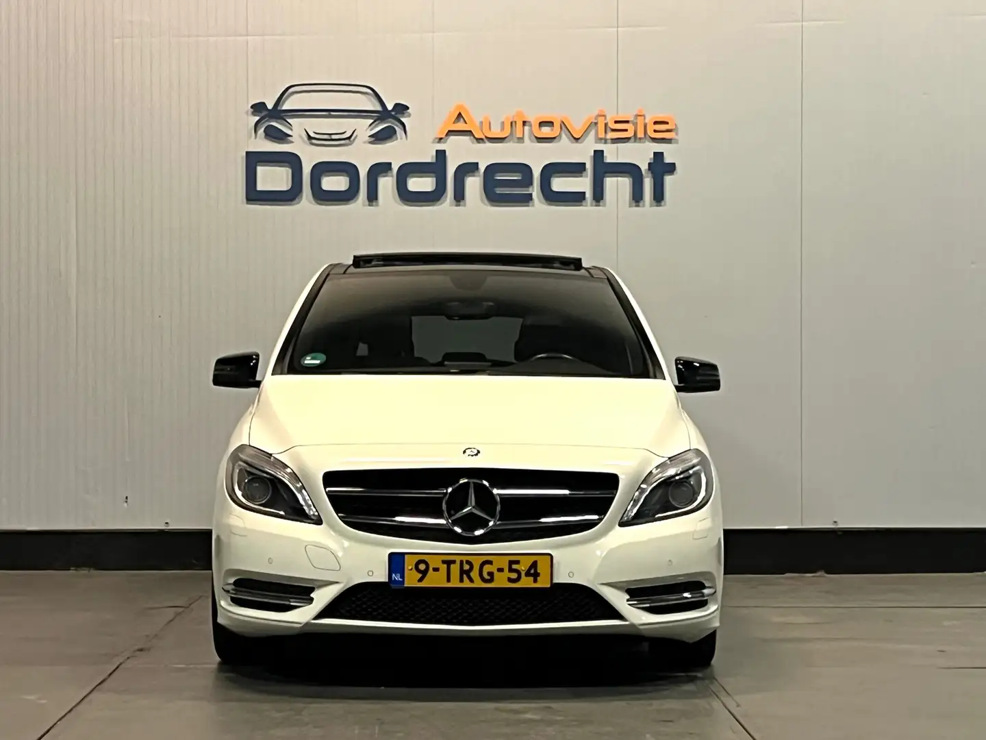 Mercedes-Benz B 180 Ambition Comfort|Pano|Cam|Navi|Led|PDC|Trekhaak|De Wit - 2