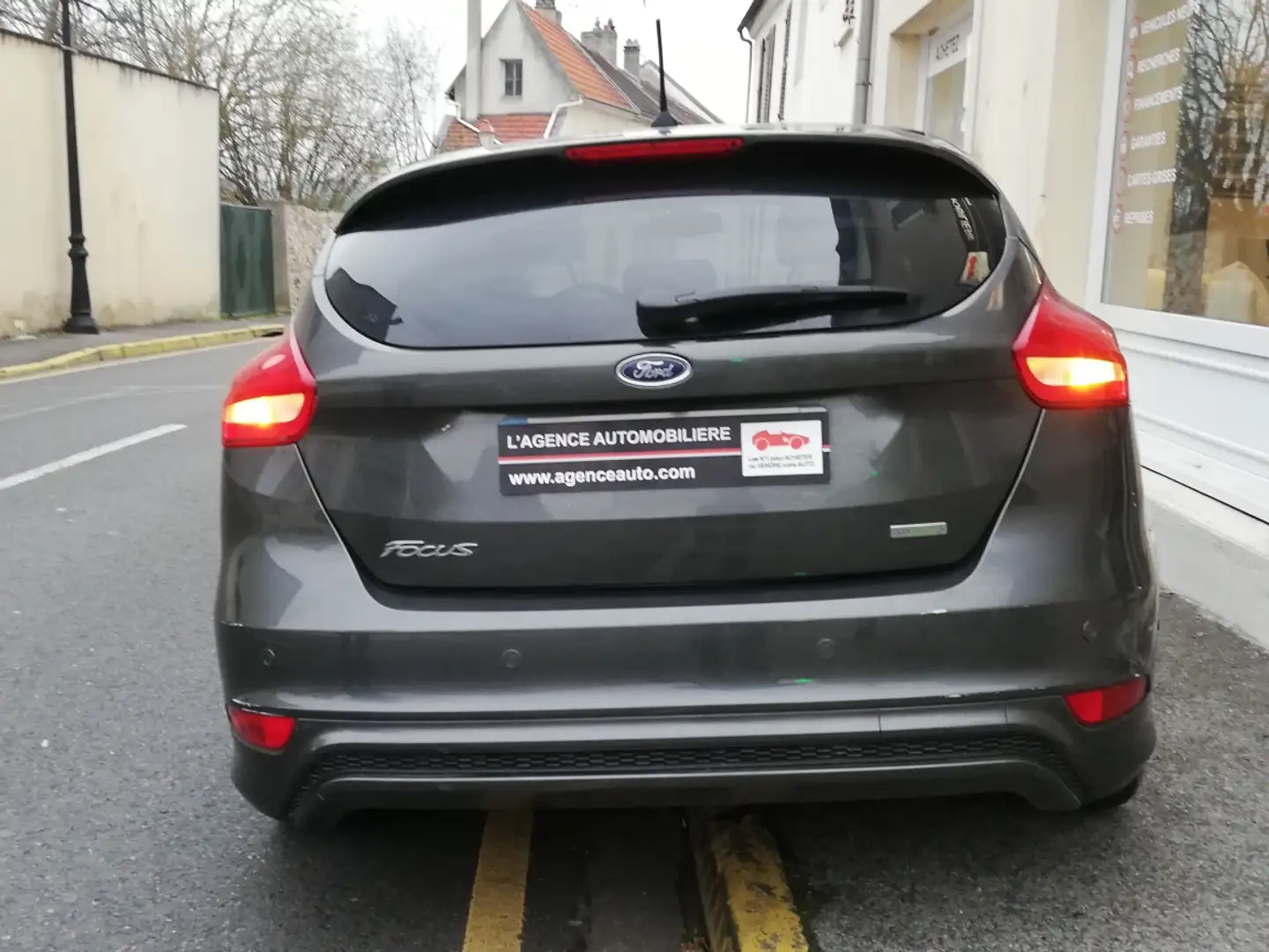 Ford Focus 1.0 EcoBoost 125ch ST LINE 1ERE MAIN! Gris - 2