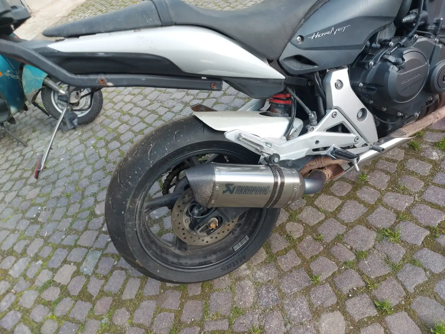 Honda Hornet ABS Bianco - 2