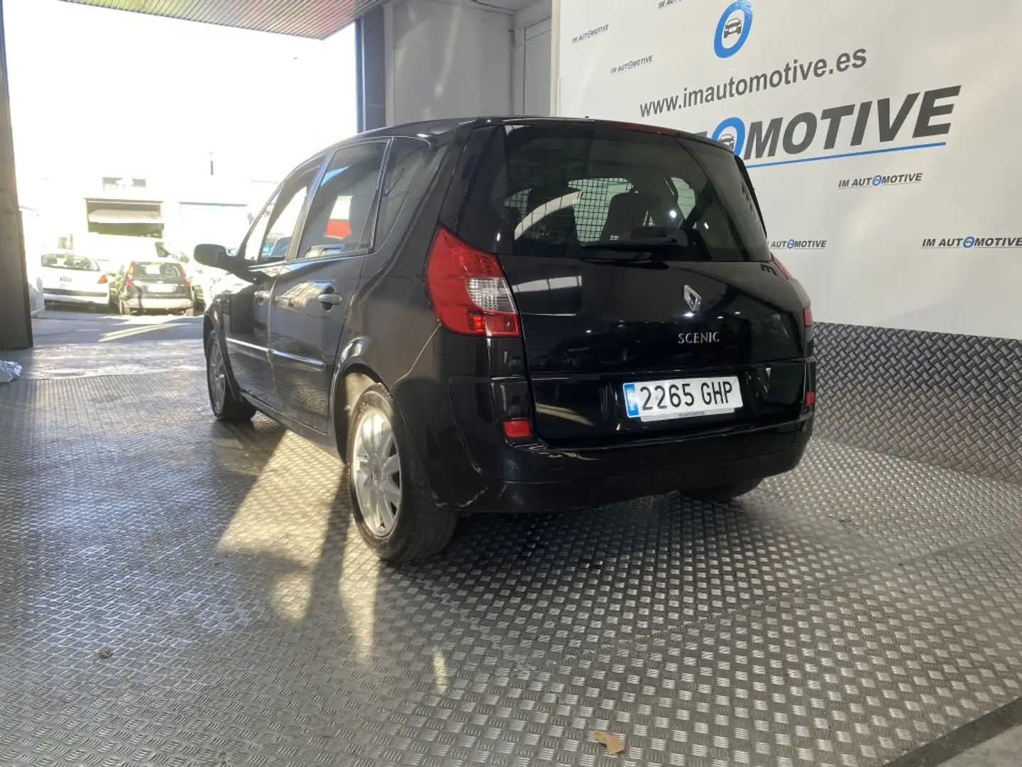 Renault Grand Scenic 1.5DCI Dynamique Negro - 2