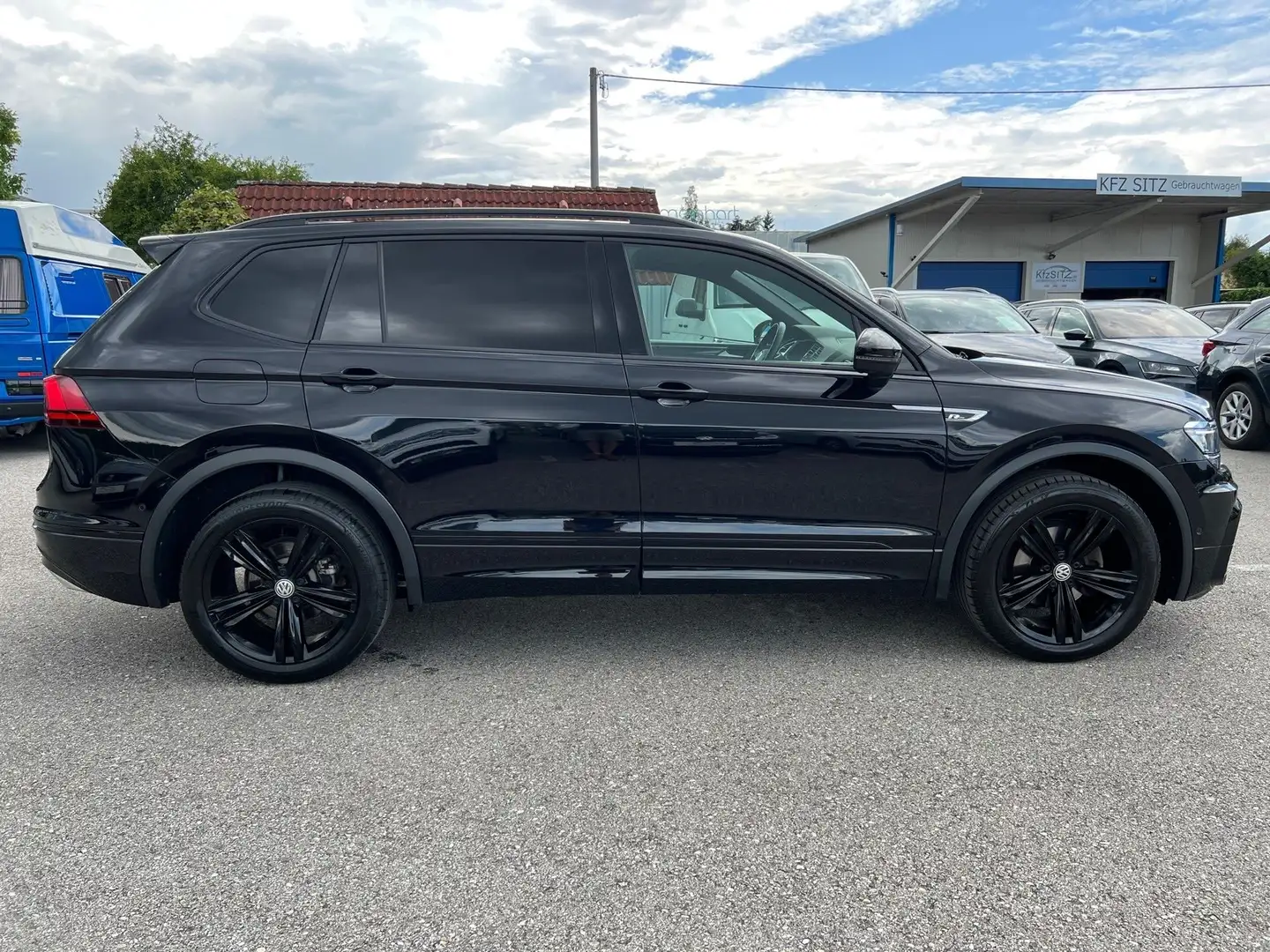 Volkswagen Tiguan Allspace 2,0 TDI SCR Highline R-LINE Schwarz - 2
