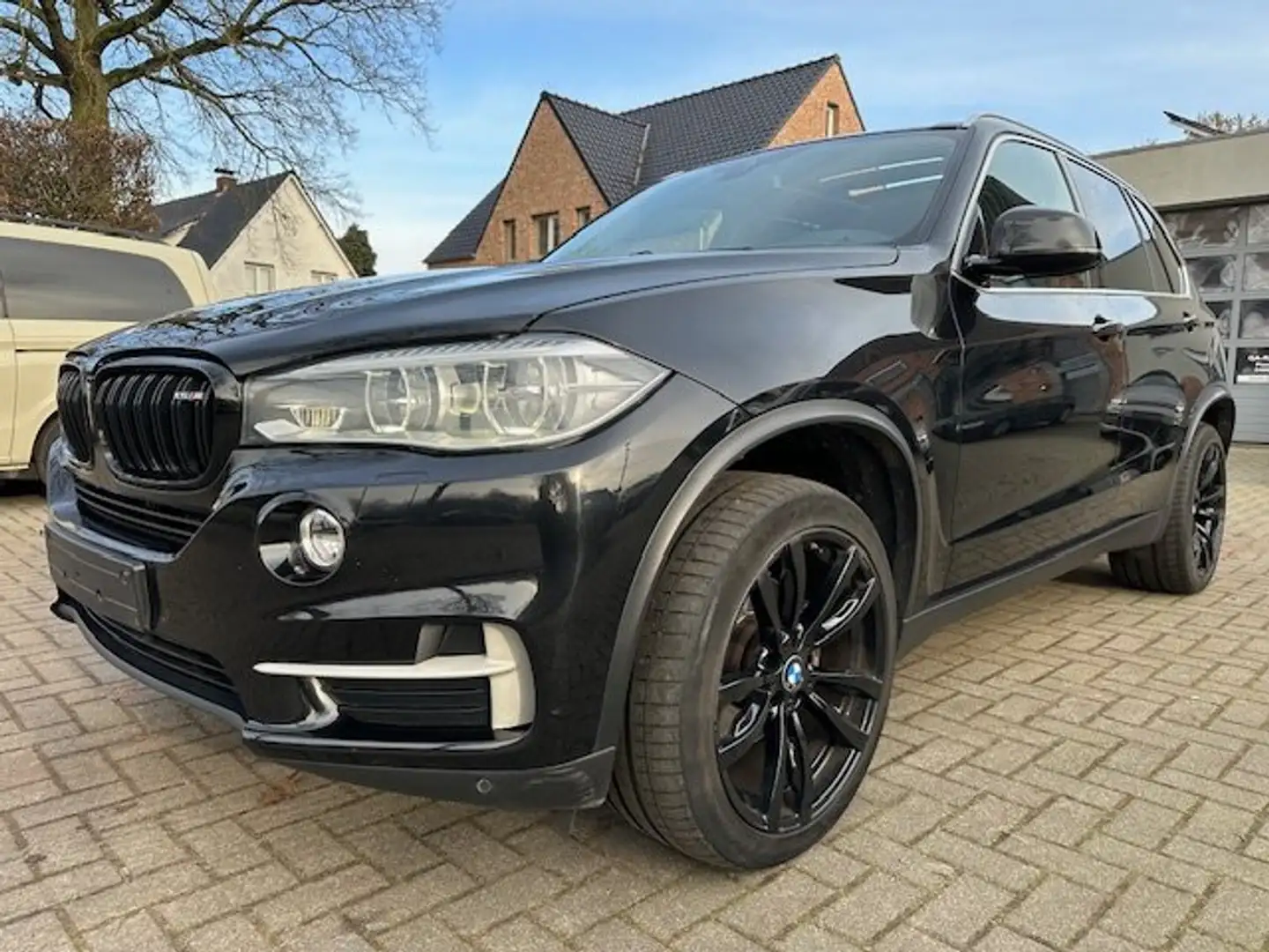 BMW X5 3.0 dA xDrive30 met optie's in goede staat Zwart - 1
