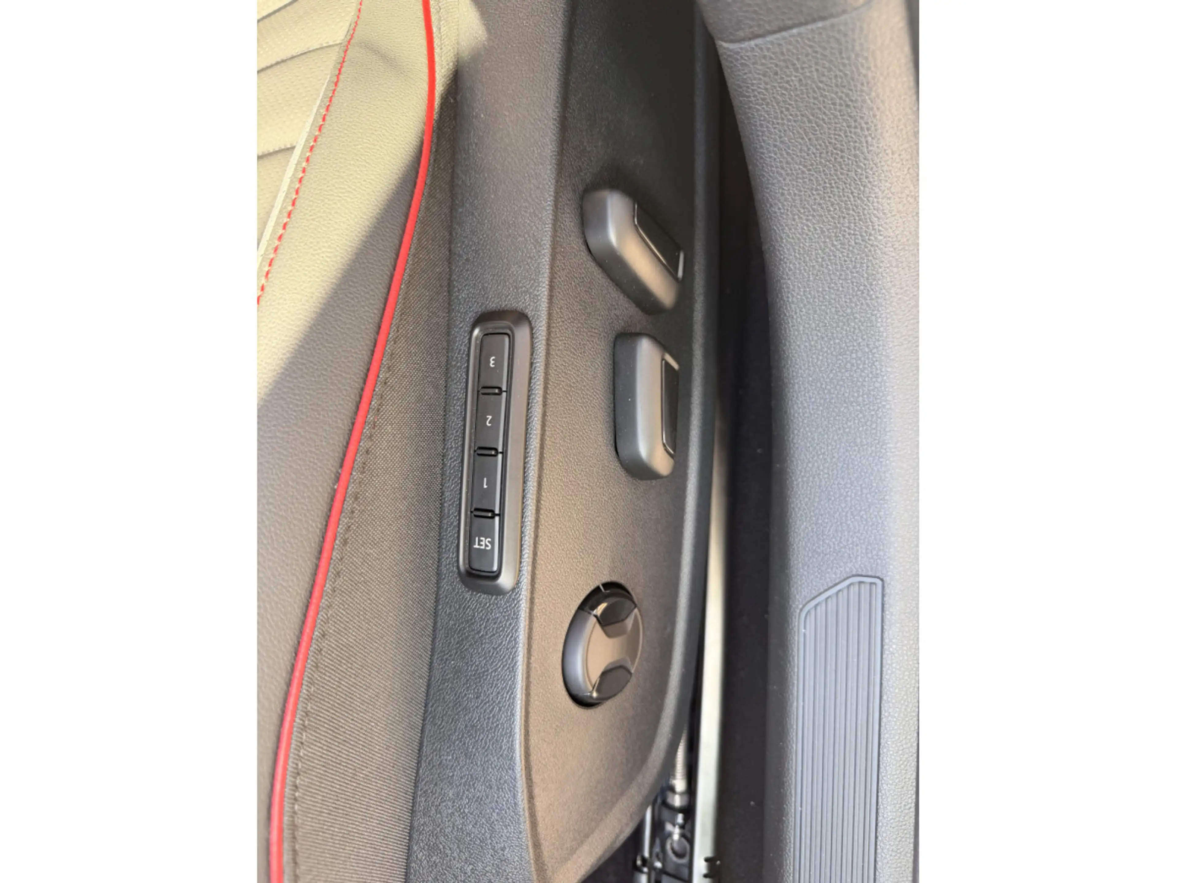 Volkswagen Golf GTI 300 Clubsport DSG — photo 15