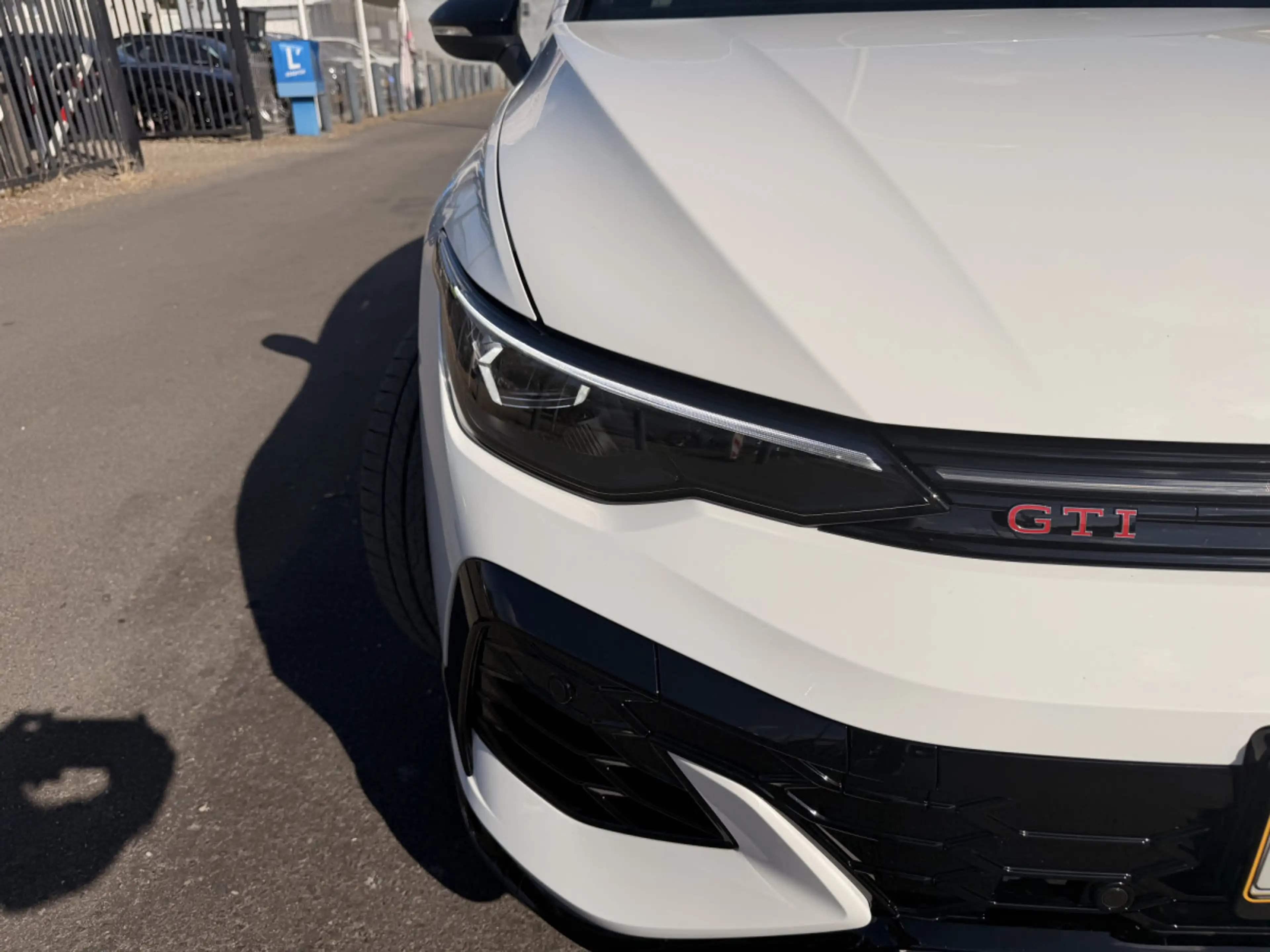 Volkswagen Golf GTI 300 Clubsport DSG — photo 9