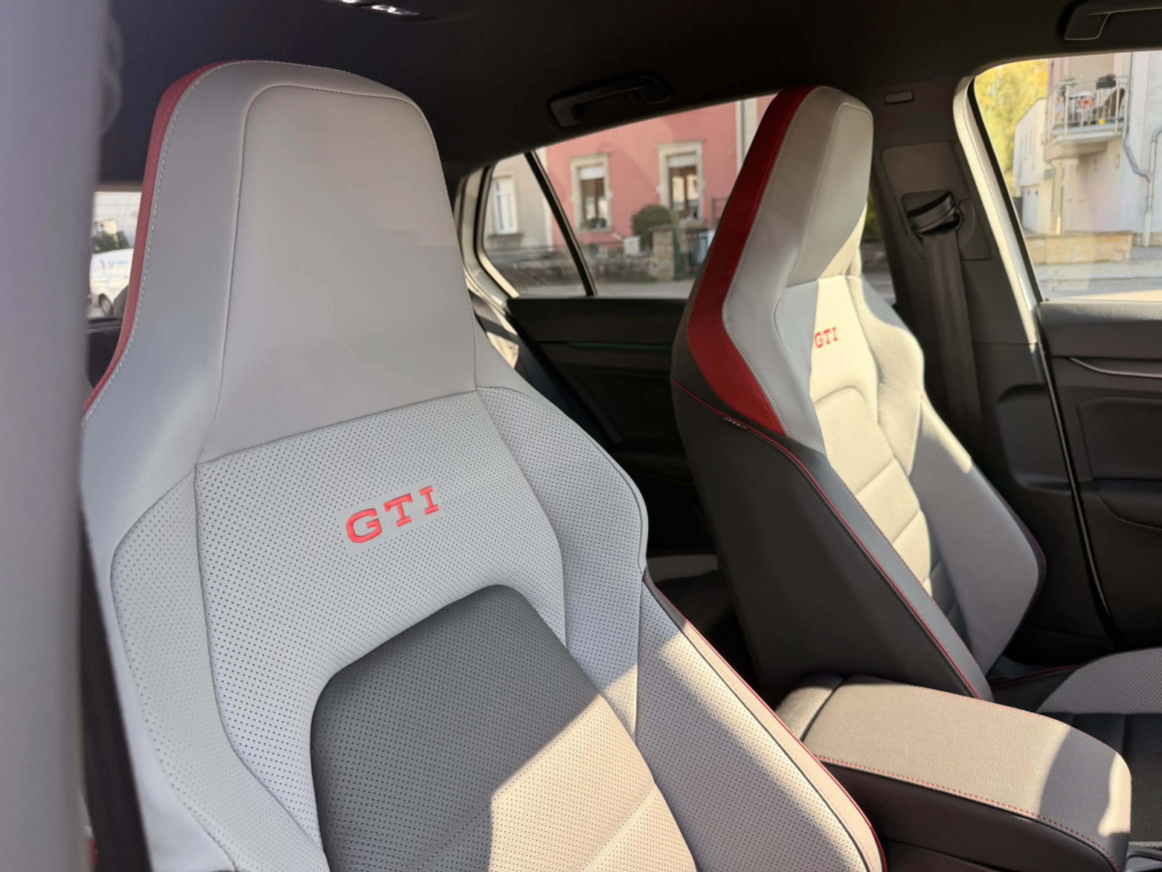 Volkswagen Golf GTI 300 Clubsport DSG — photo 14