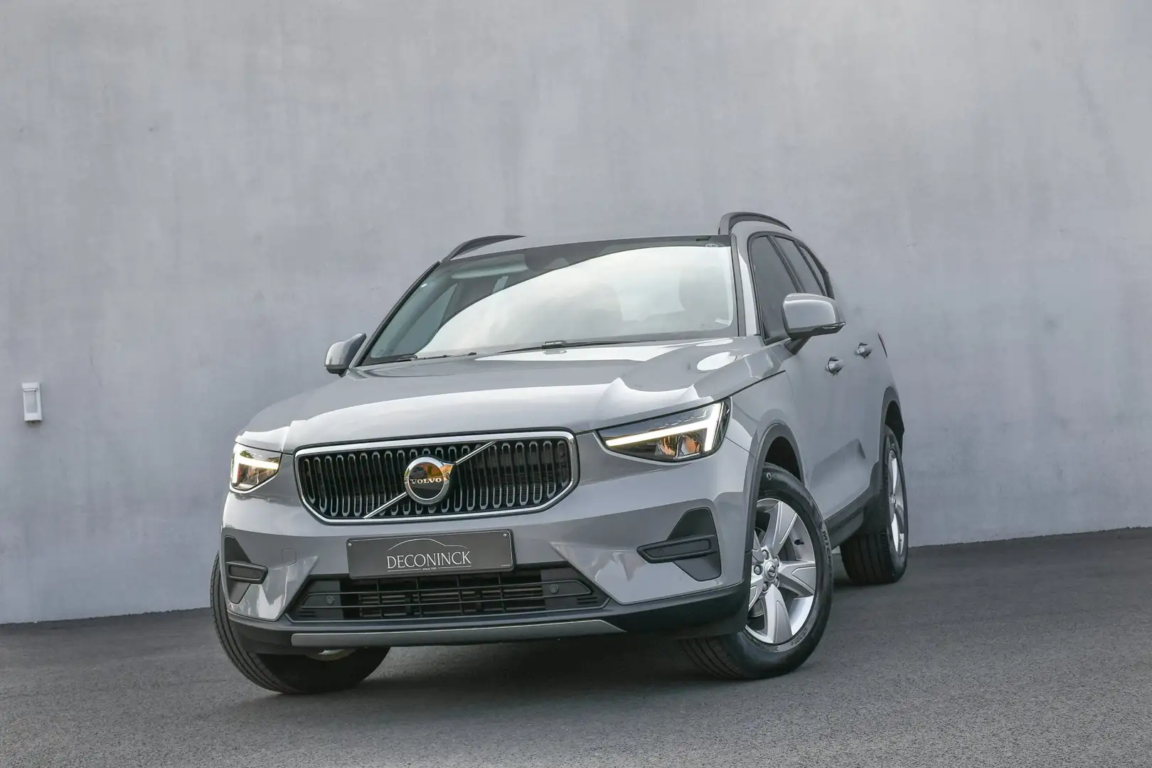 Volvo XC40 T2 *CAMERA*2024*CARPLAY*CRUISE CONTROL*LANE ASS.* Gris - 1