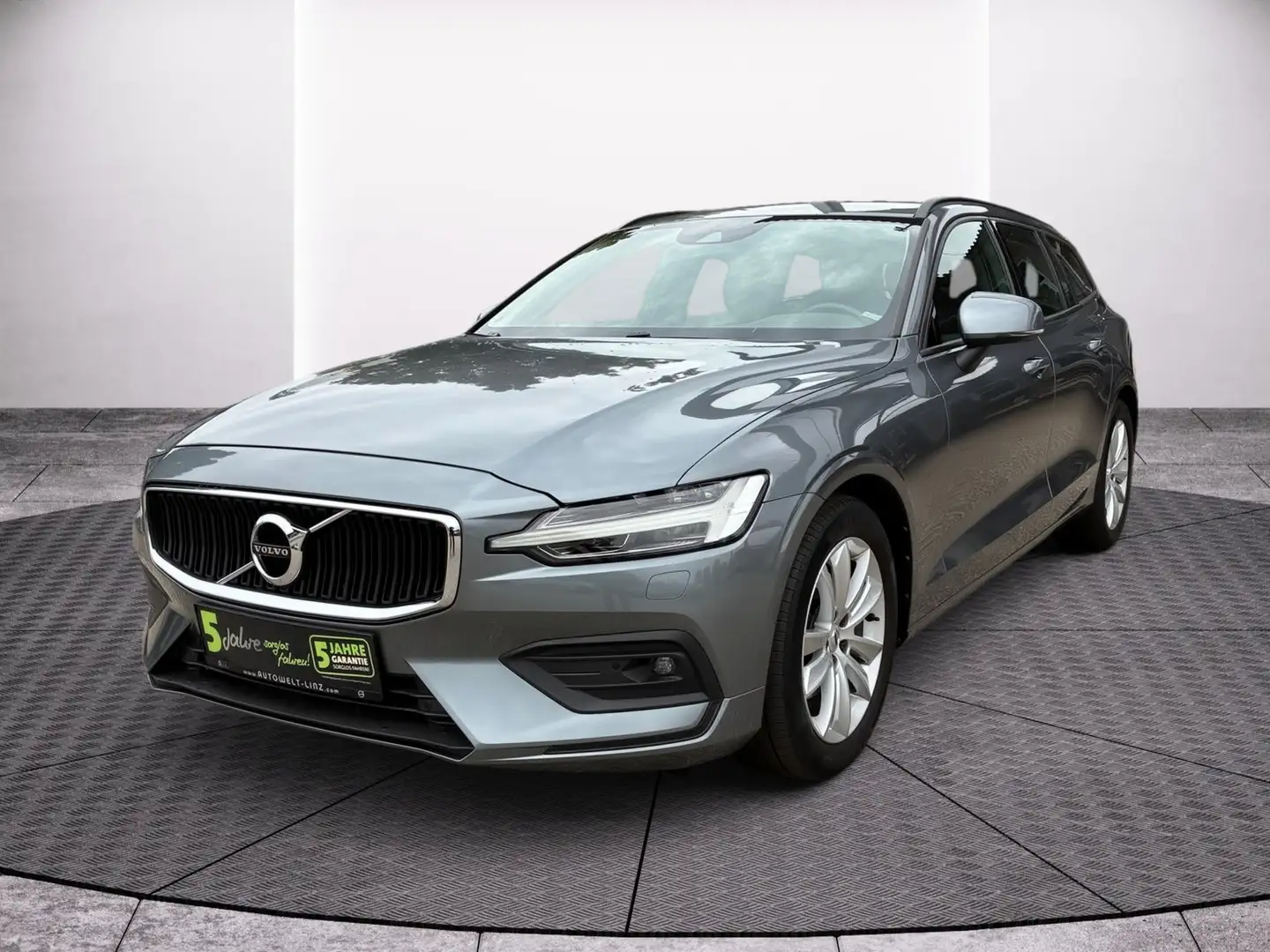 Volvo V60 Kombi D4 Momentum LED+Navi+SHZ+Winterp.+Kam. Grau - 2