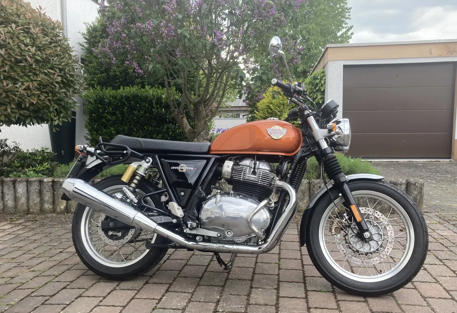 Royal Enfield Interceptor Orange - 1