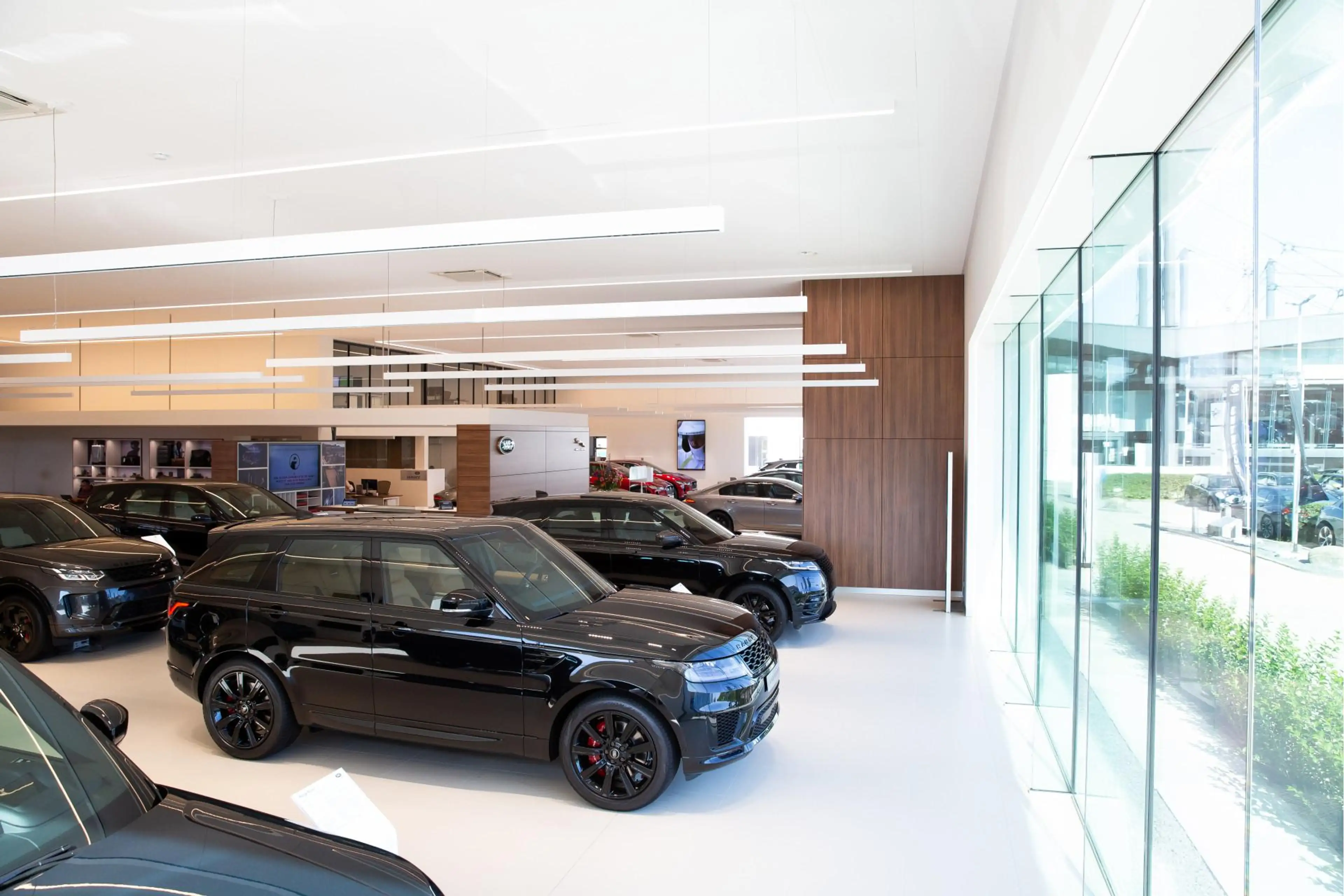 Land Rover Range Rover P550e Autobiography | Tow Pack | Shadow Pack | Hom — photo 26