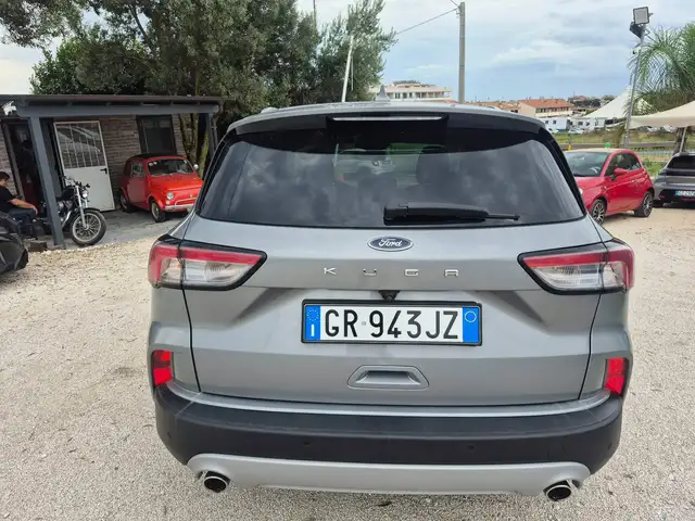 Ford Kuga view 3