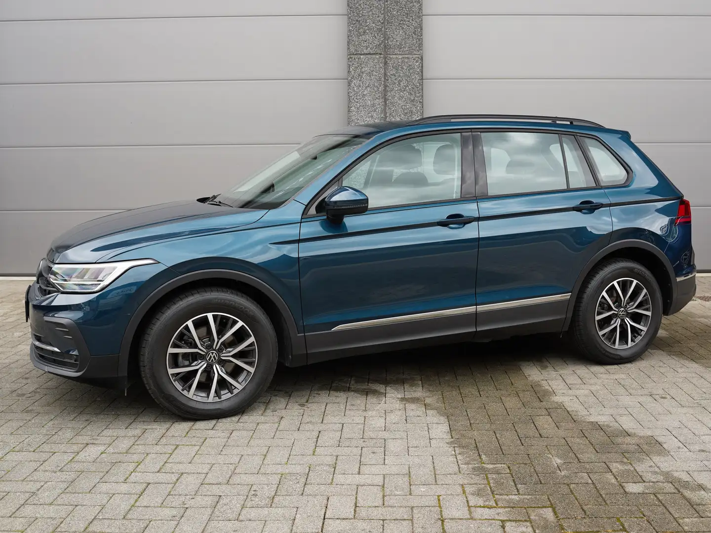 Volkswagen Tiguan 1.5TSI *ZETELVERWARMING /CARPLAY/ ADAPTIVE CRUISE* Blauw - 1