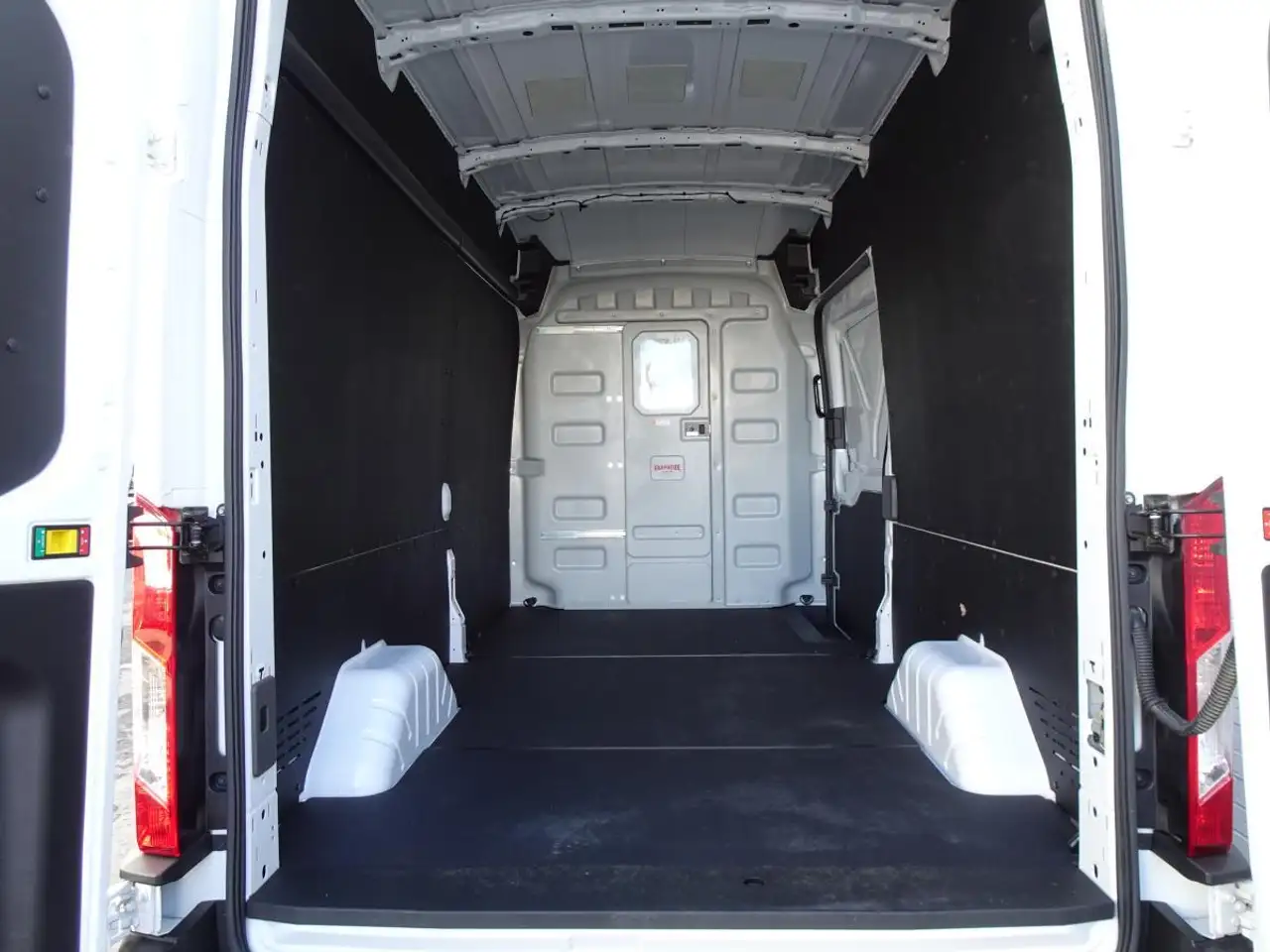 Ford Transit Cargo Van снимка Ford Transit Cargo Van