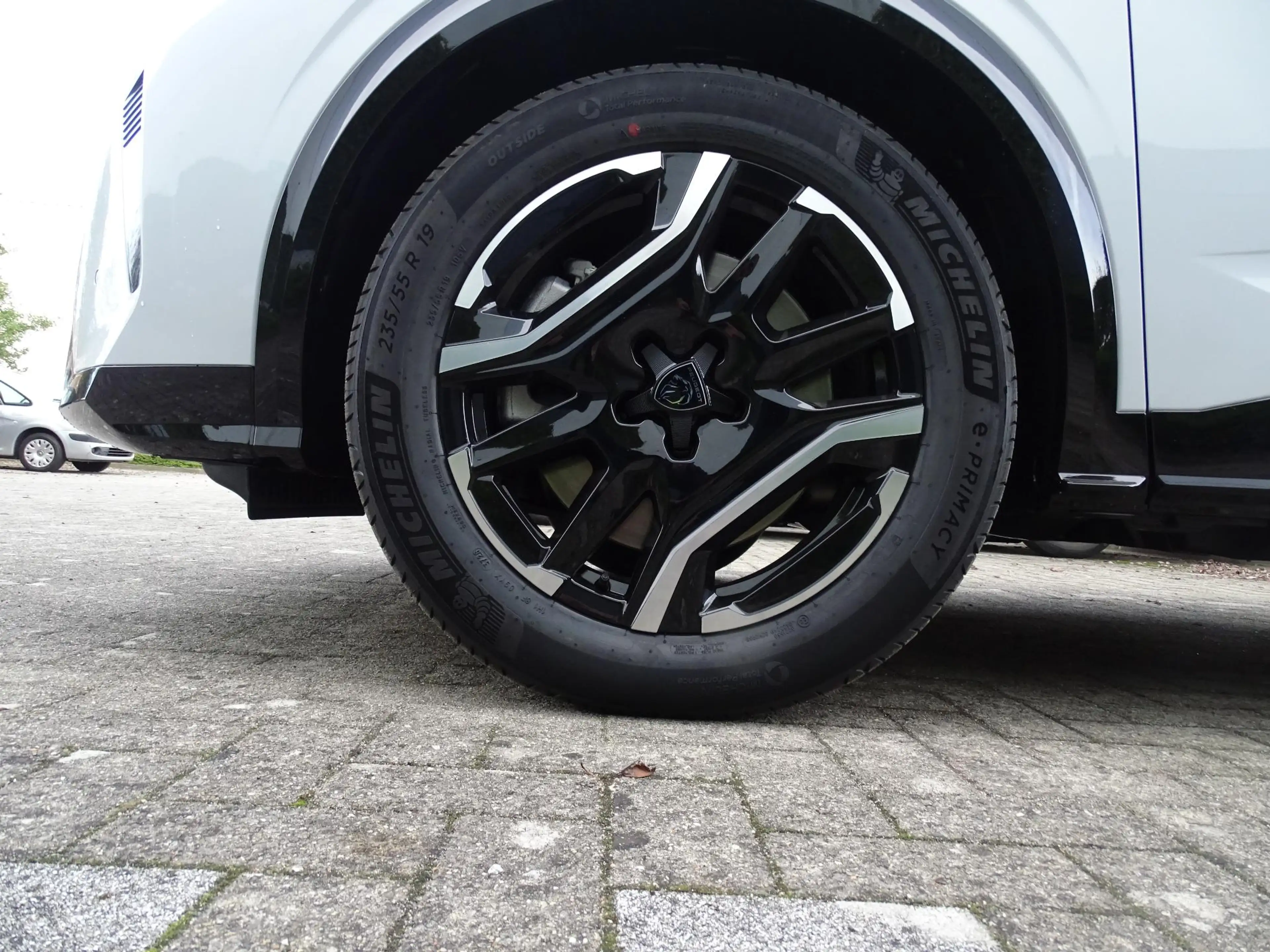 Peugeot 3008 e-3008 210 GT+open dak — photo 7