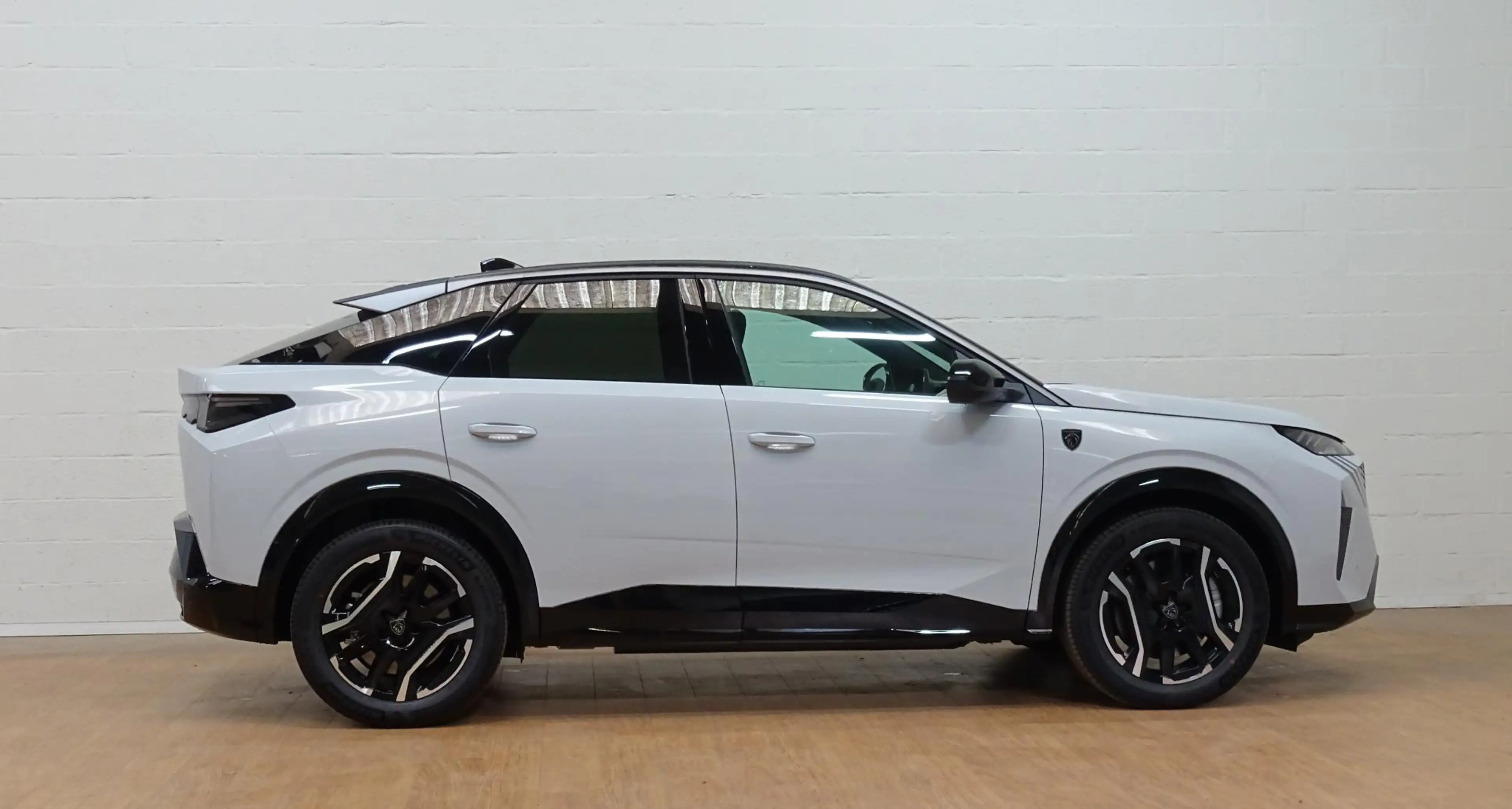 Peugeot 3008 e-3008 210 GT+open dak — photo 4