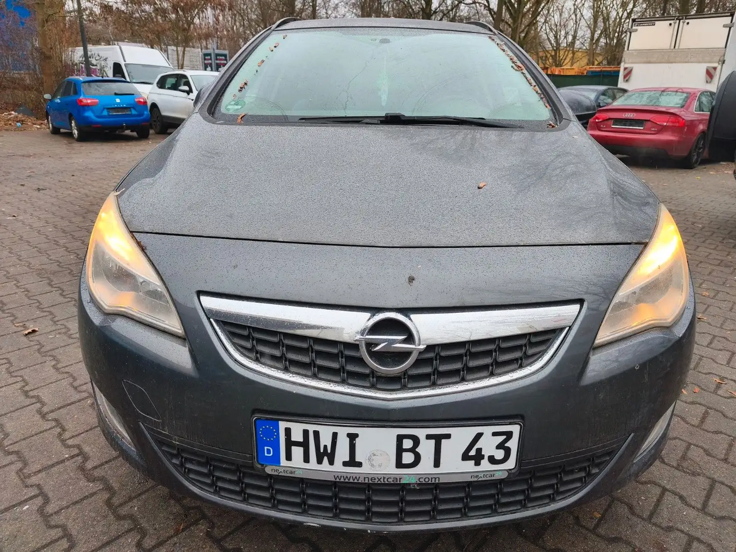 Opel Astra J Sports Tourer Design Edition Grau - 2