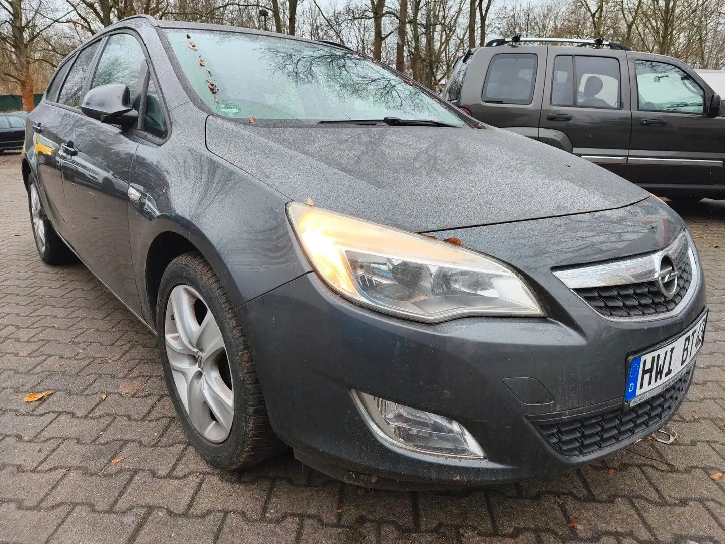 Opel Astra J Sports Tourer Design Edition Grau - 1