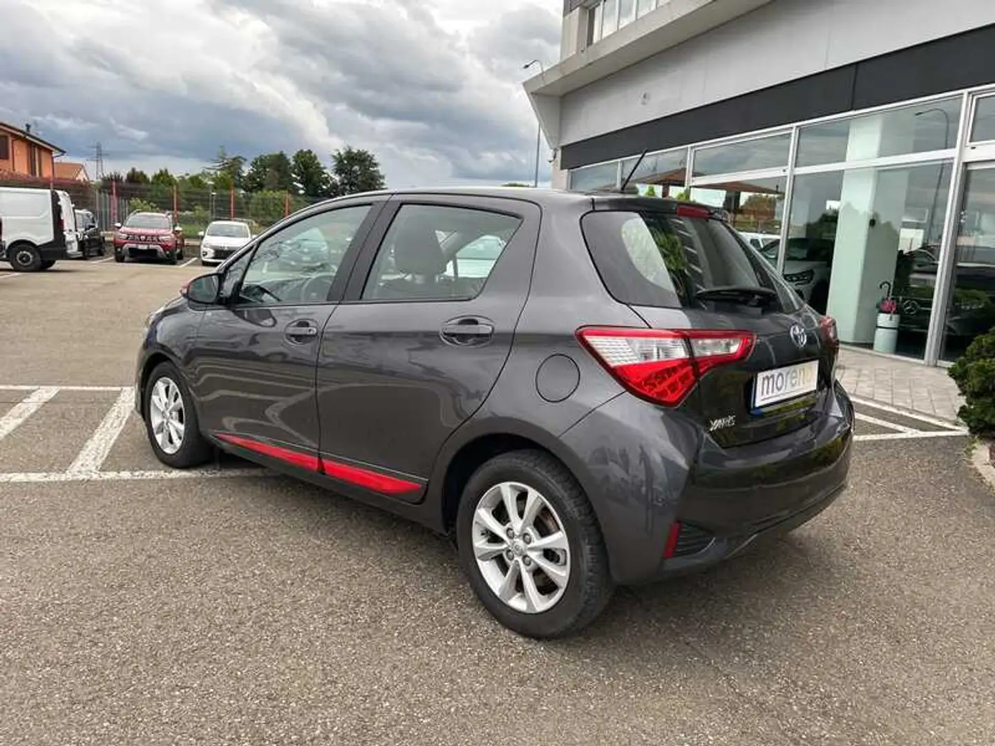 Toyota Yaris 1.5 hybrid Active Grigio - 2