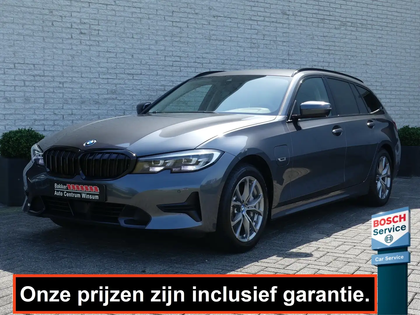 BMW 330 3-Serie Touring 330E SPORT LINE 292PK NAVI/ADAP.CR Grijs - 1