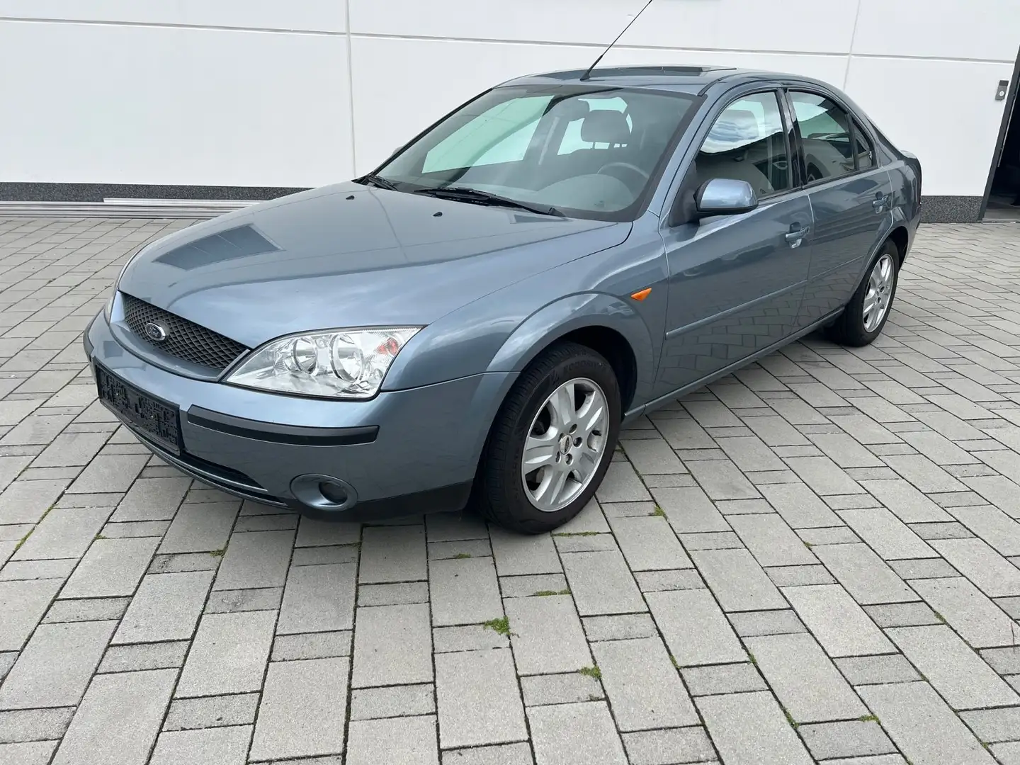 Ford Mondeo 1.8 92 kW Ghia Klimaaut SHZ Alu 1-Hand Gris - 1