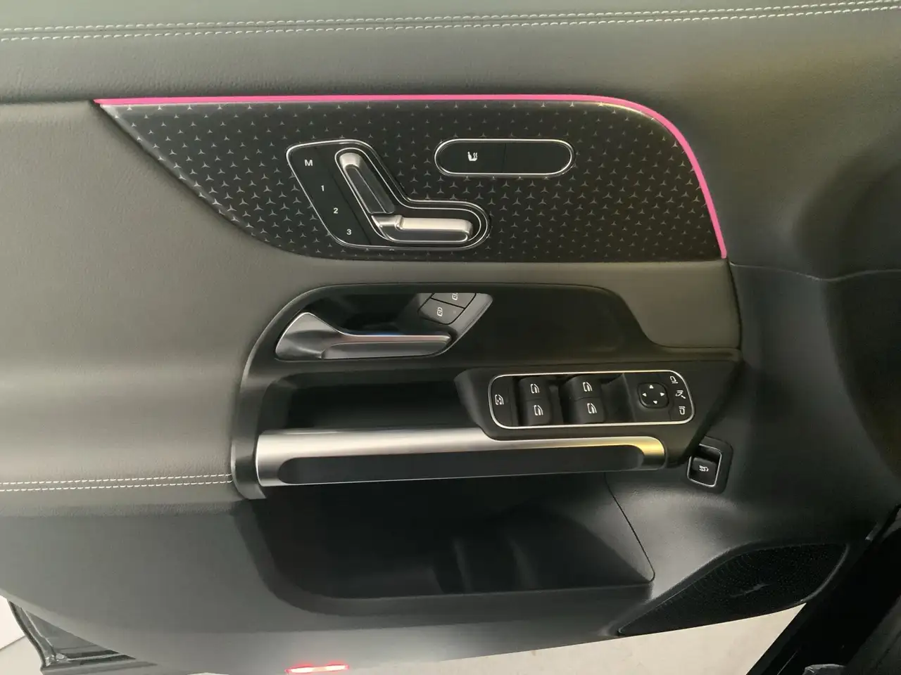 Mercedes-Benz EQB 350 4M Electric Art DISTRO 360Kam AHK Burm, миниатюра 12
